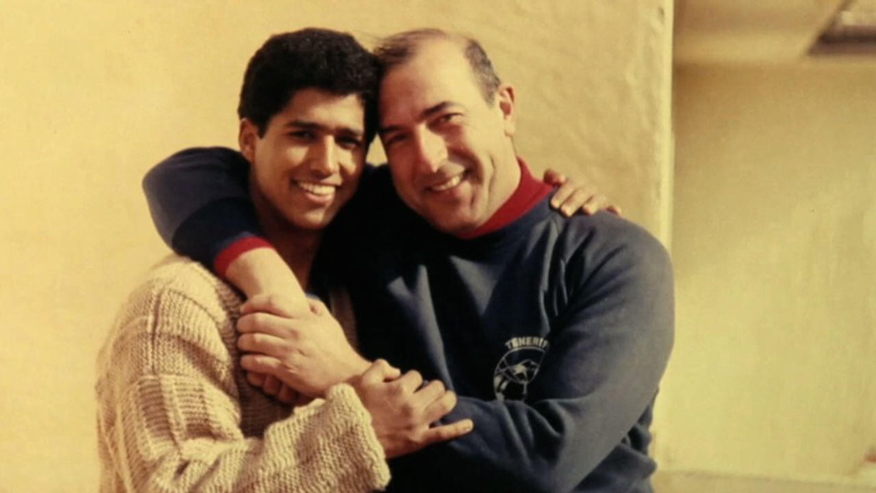 Shtëpia e Keqes backdrop