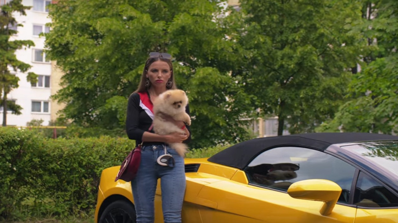 Një Minutë Heshtje backdrop