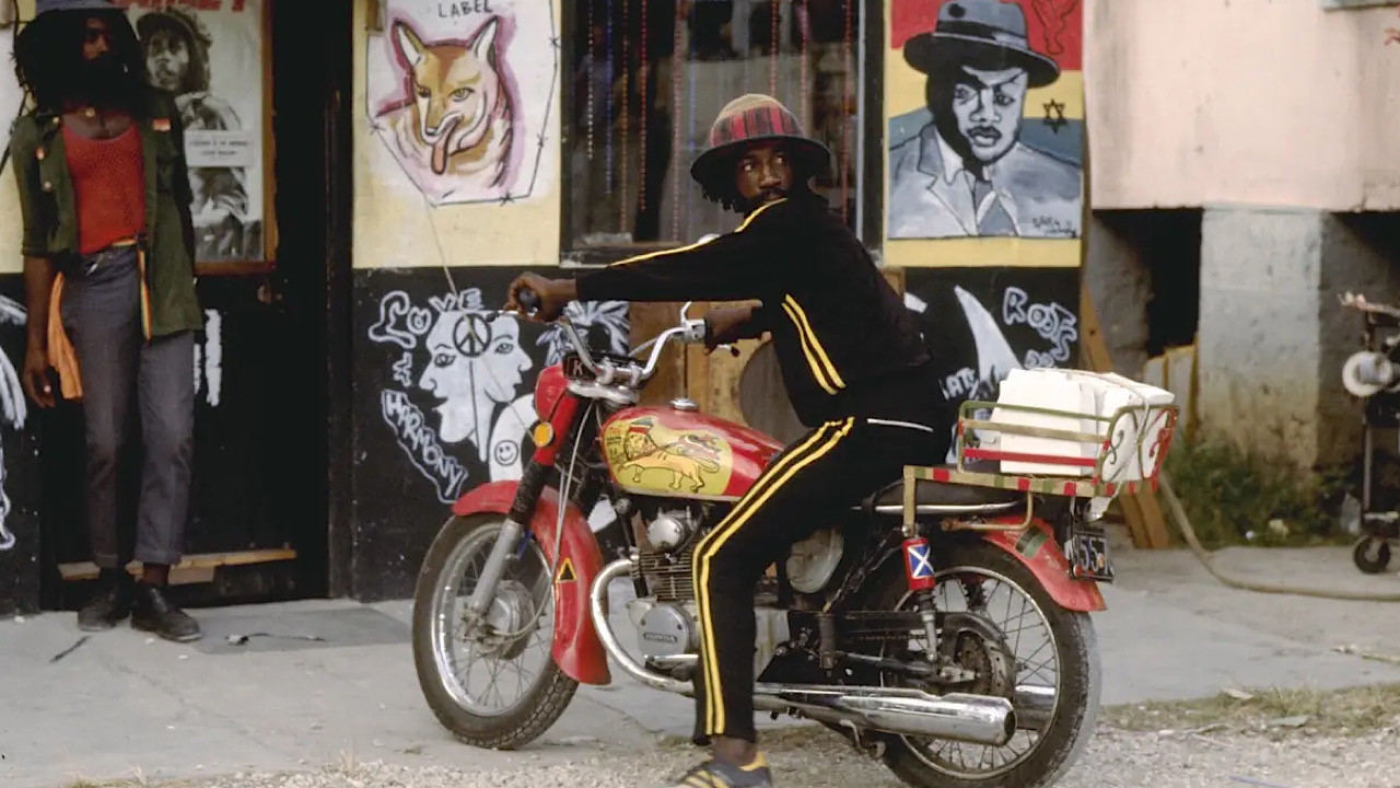 Mesdita e Botës backdrop