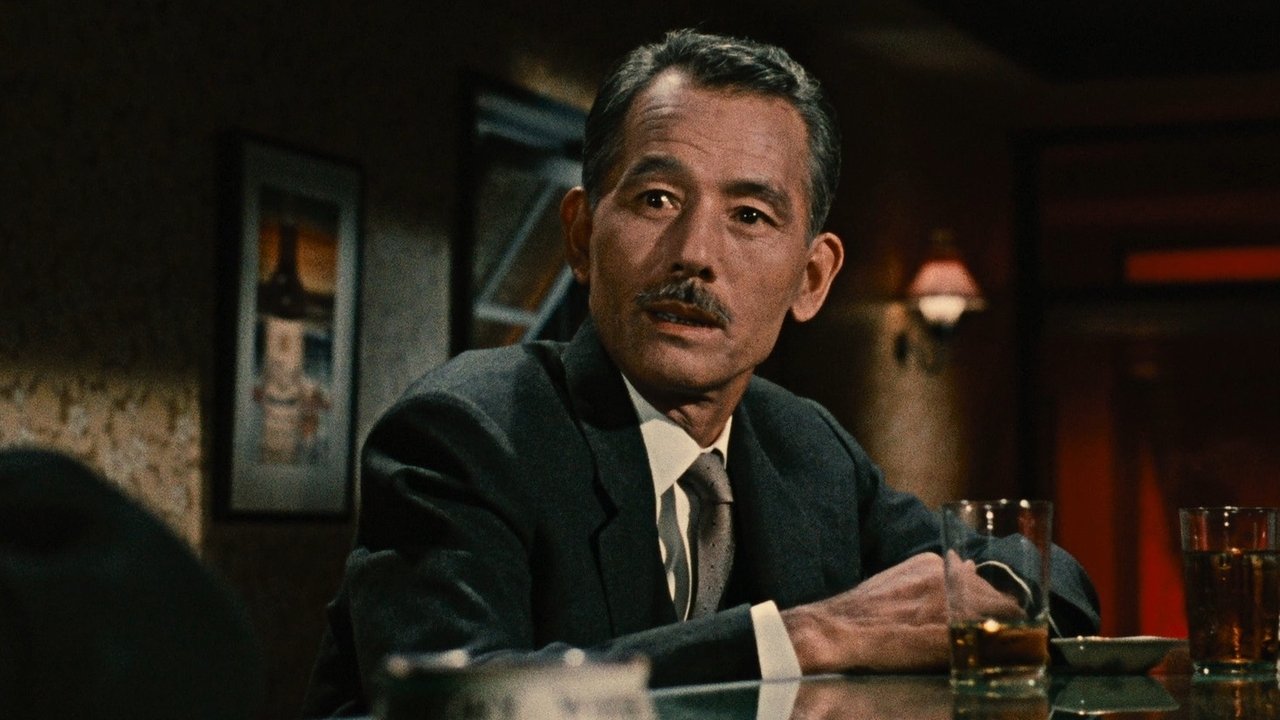 Nën Hijen e Errët backdrop