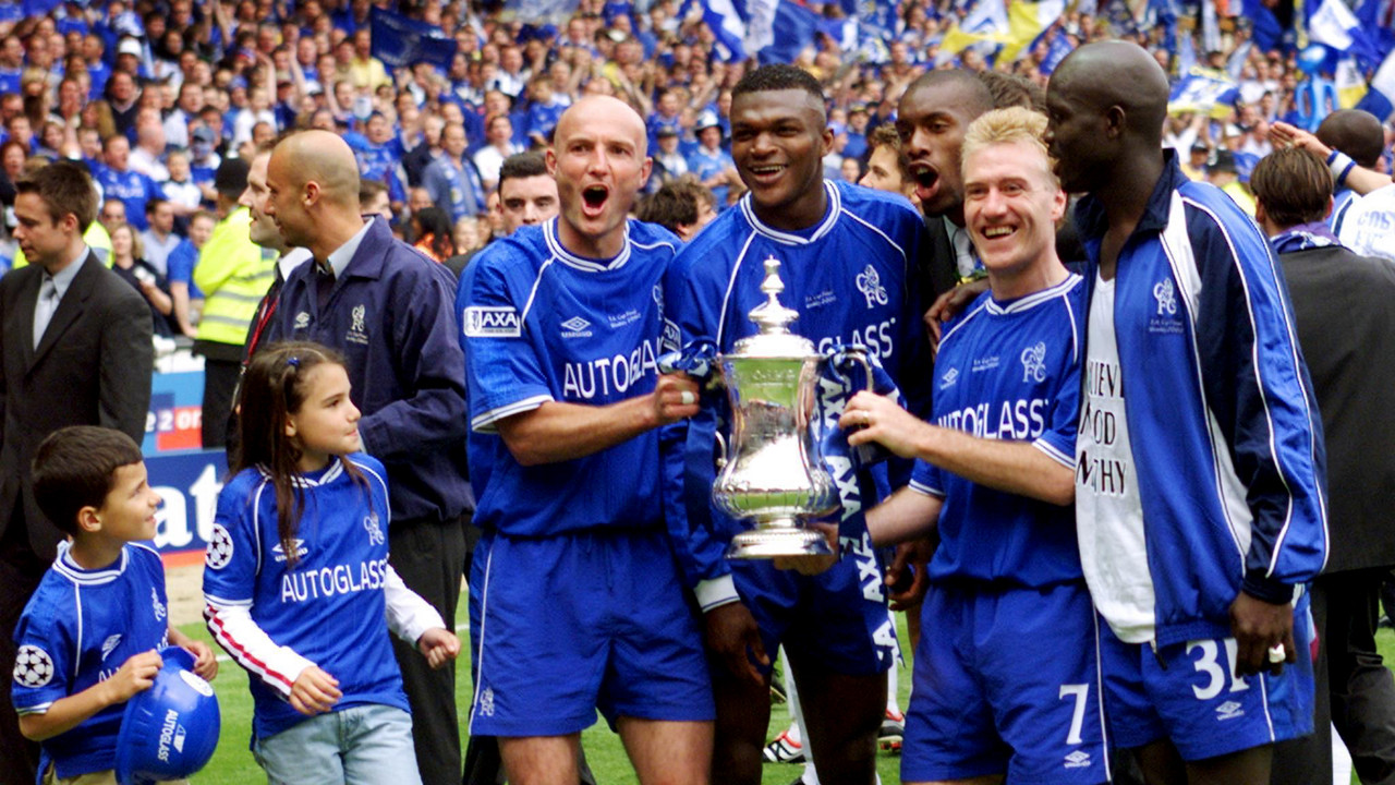 Garrison në Majë backdrop