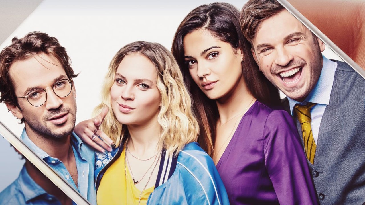 Bricol'vajzat backdrop