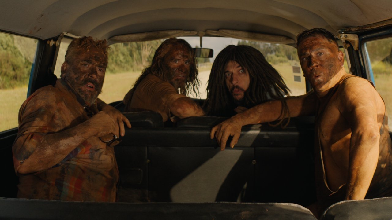 Ritualet e Çuditshme backdrop