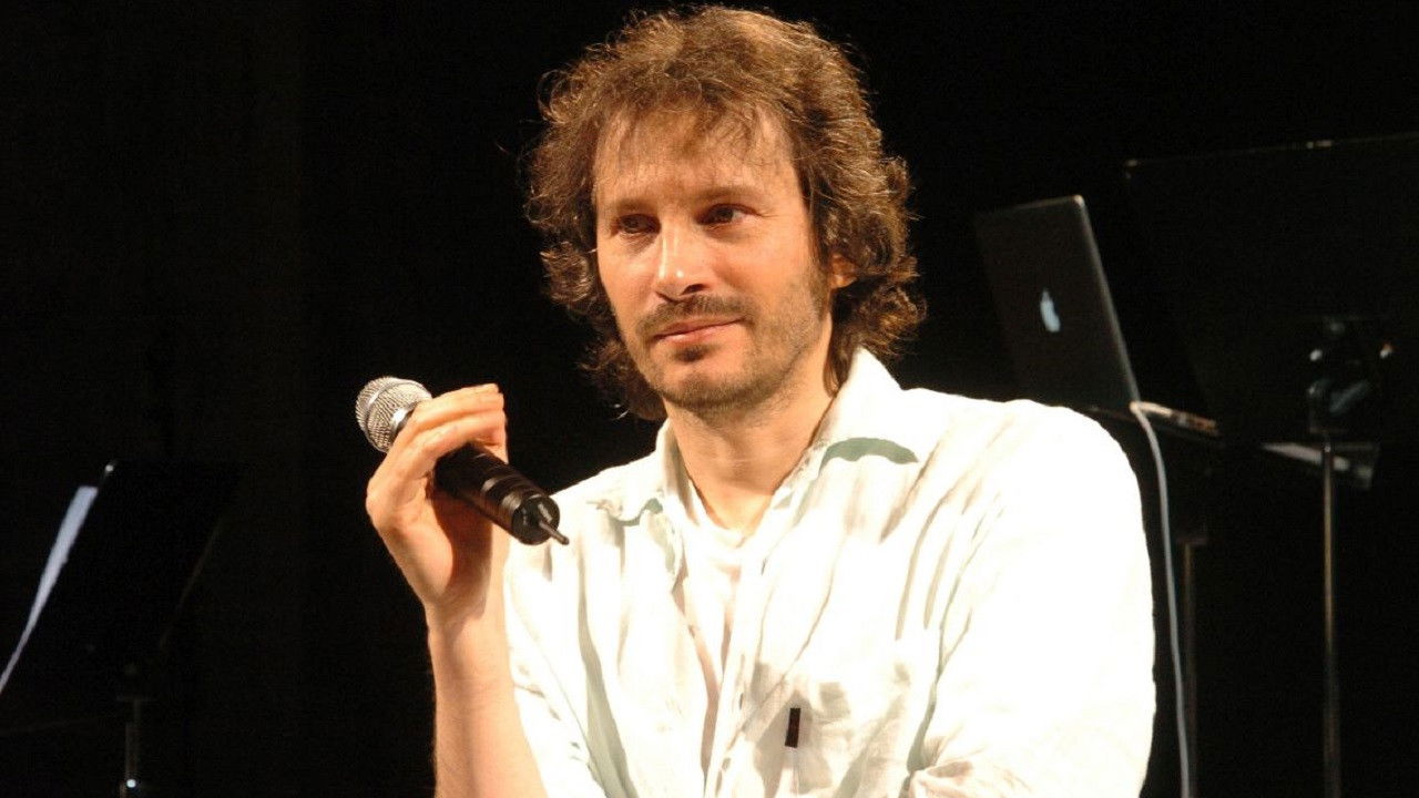 Libri i dëshirave backdrop