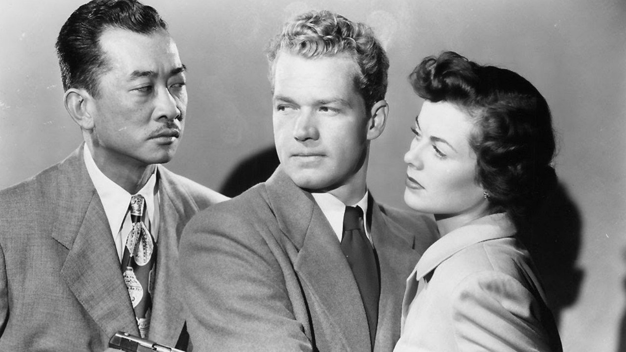 Të Qëndruar Nën Vend backdrop