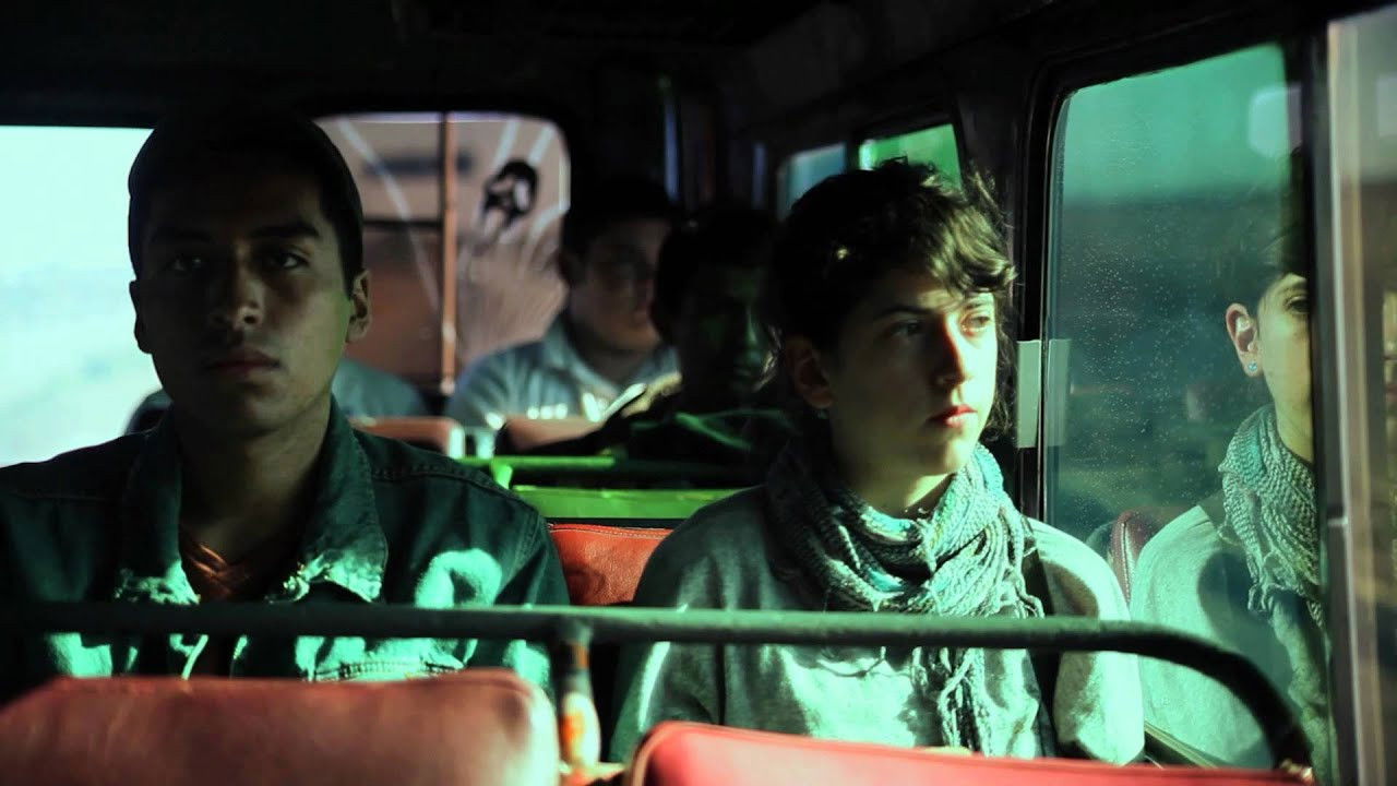 4 Tregime Horror: Bashkëshortët backdrop