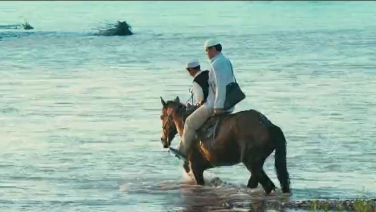 Tre letra: Mallkimi backdrop