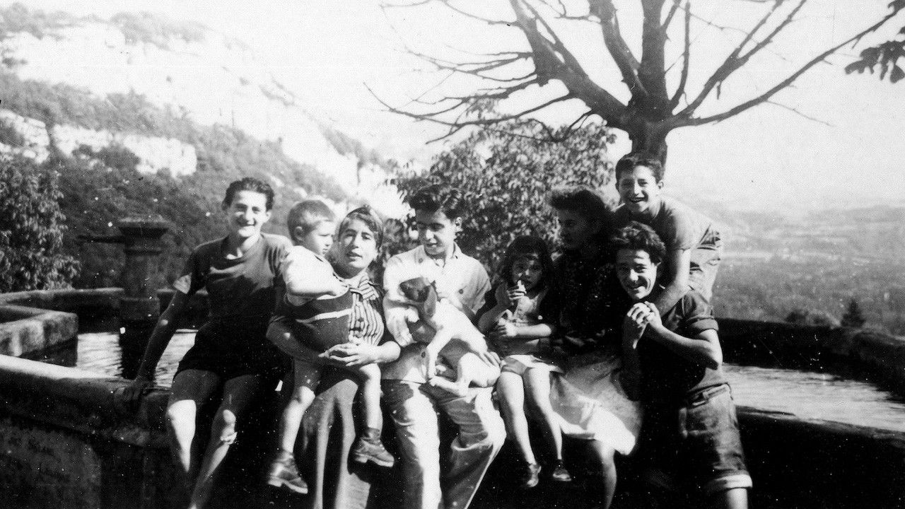 Balada e Gjakut dhe Dy Peta të Bardha backdrop