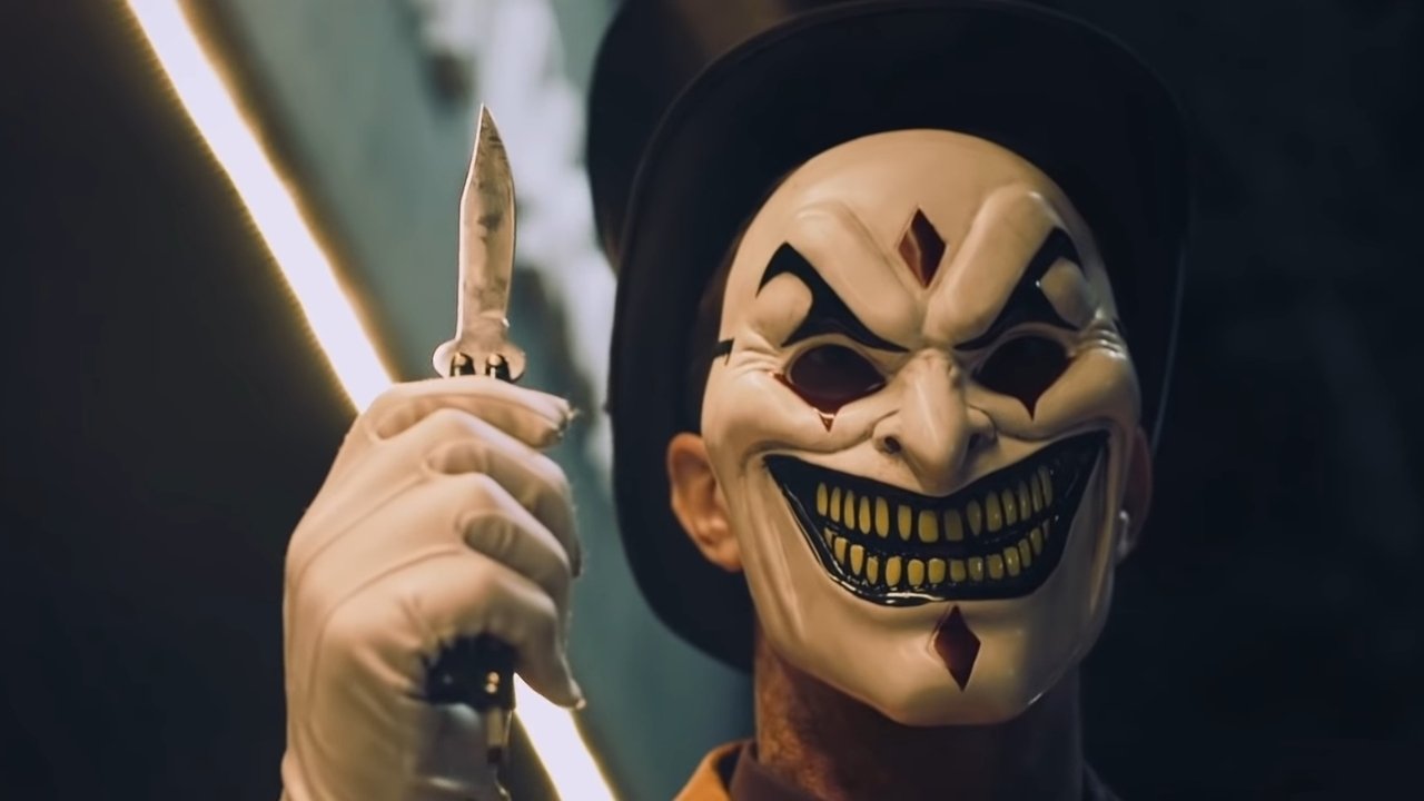 Kompania e Shtatë Jashtë Shtëpisë backdrop