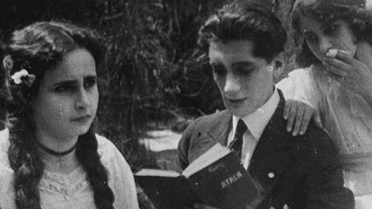 Ndjekja e Yllit backdrop