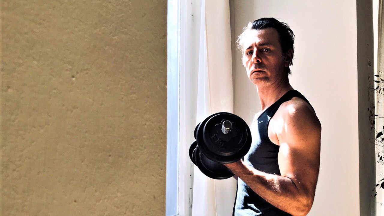 Dalja jashtë horizontit backdrop