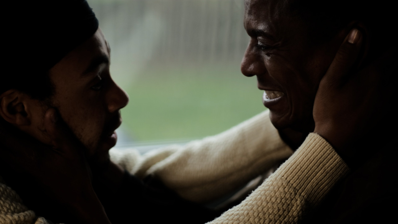 Përtej Shkretëtirës backdrop