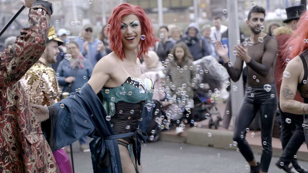 El Cuco është i uritur backdrop