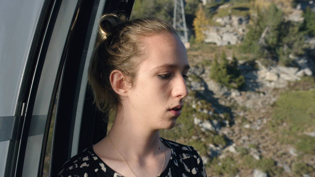 Lili Takon Çarlinë backdrop