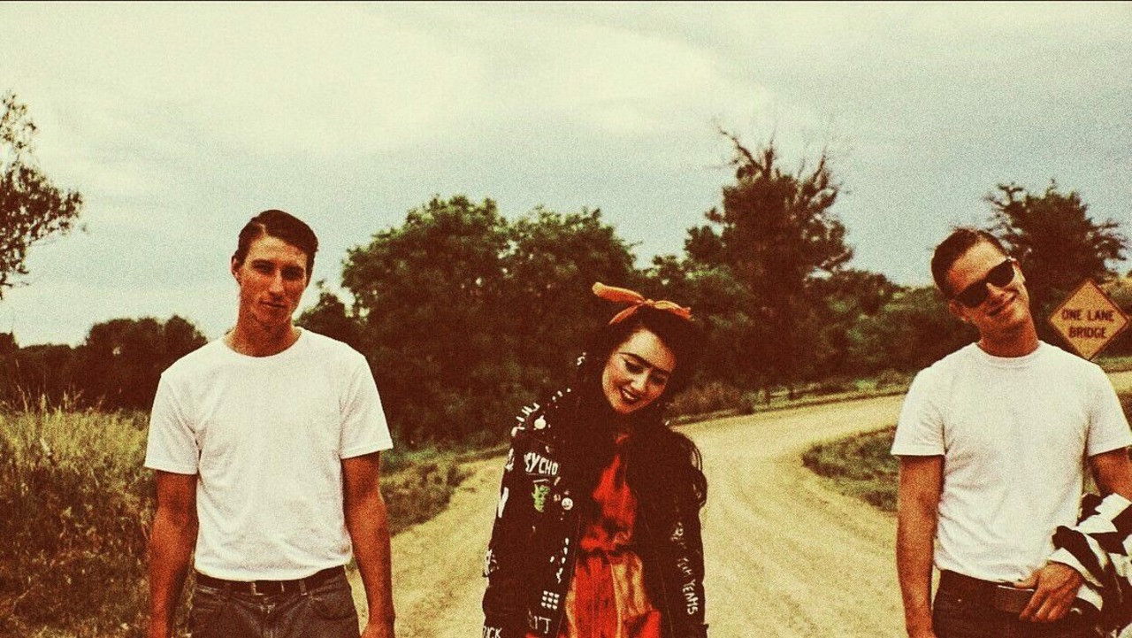 Duke u bërë LEV backdrop