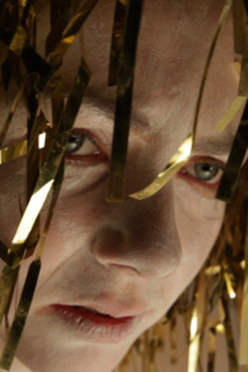 Studimi Nyjë e Bardhë poster