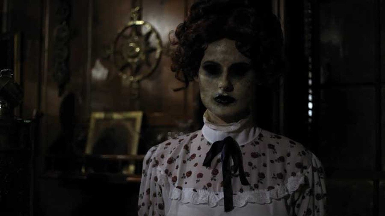 Engjëjt e Zi backdrop