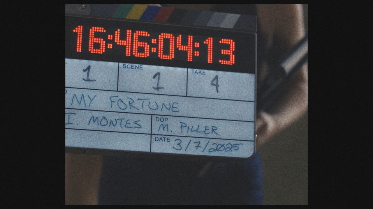 Mami, La Moula backdrop