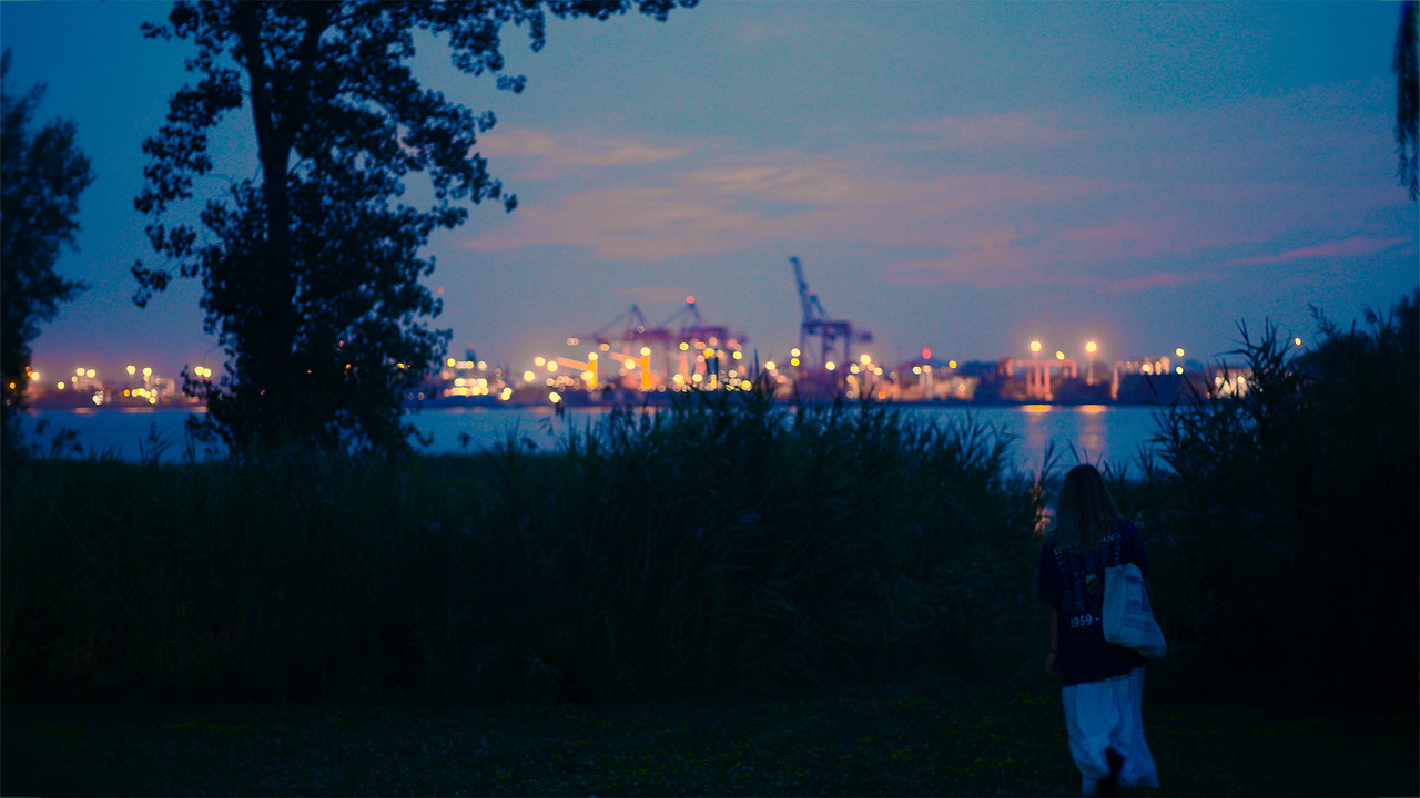 Men Gheir Ma'ad backdrop