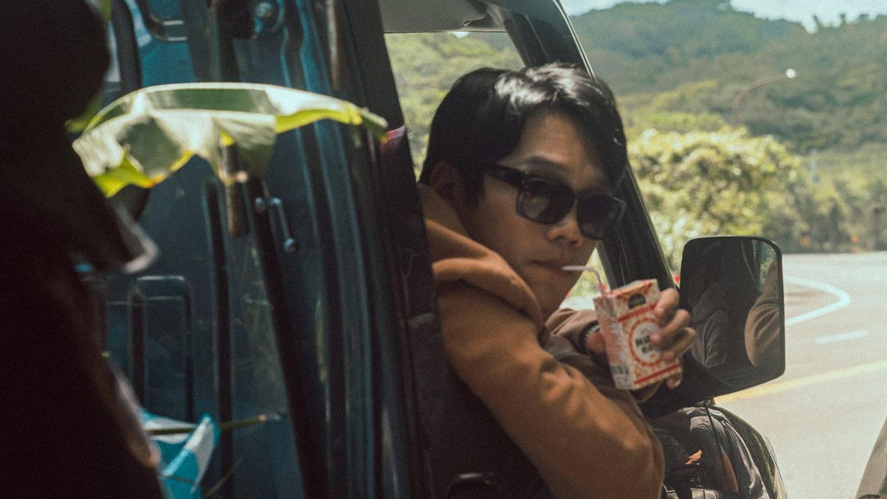 Pëllumbat pa feçe backdrop