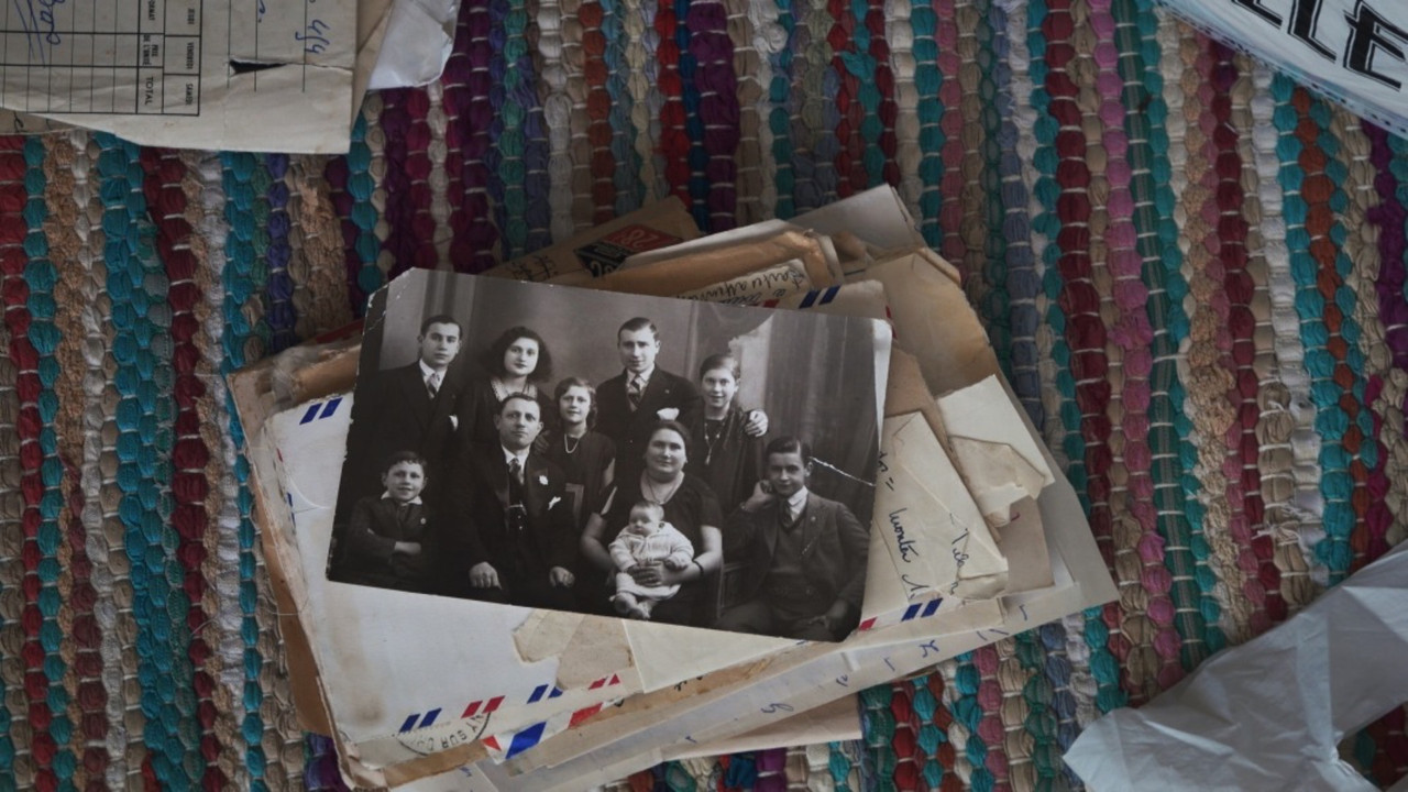 Lak thonjsh backdrop