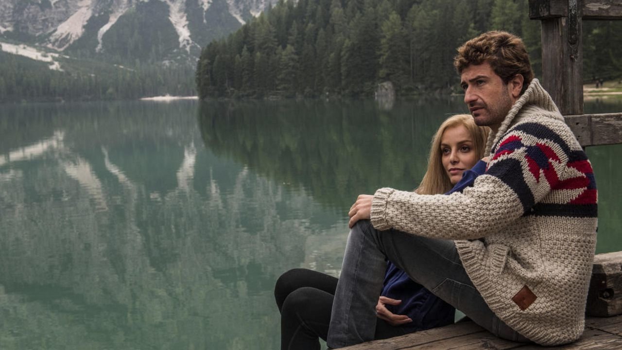 Diçka e Keqe backdrop