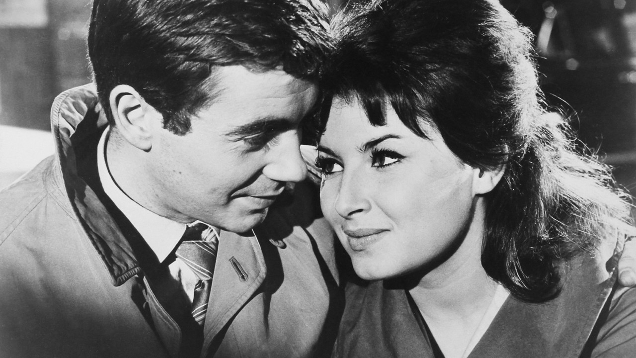 Invasioni i Bikini Alienë backdrop