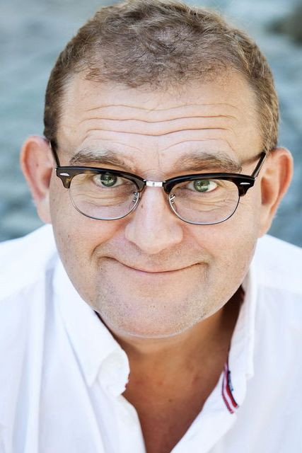 Steve Gomer backdrop