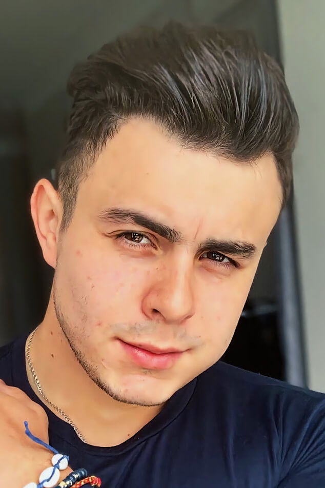 Maria Henrique backdrop