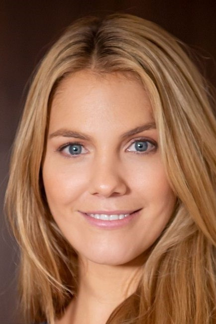 Simone Solga backdrop