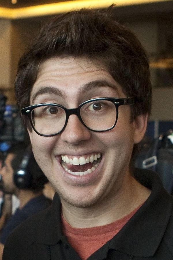 Amir Blumenfeld backdrop