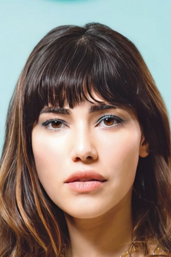 Gözde Kansu backdrop