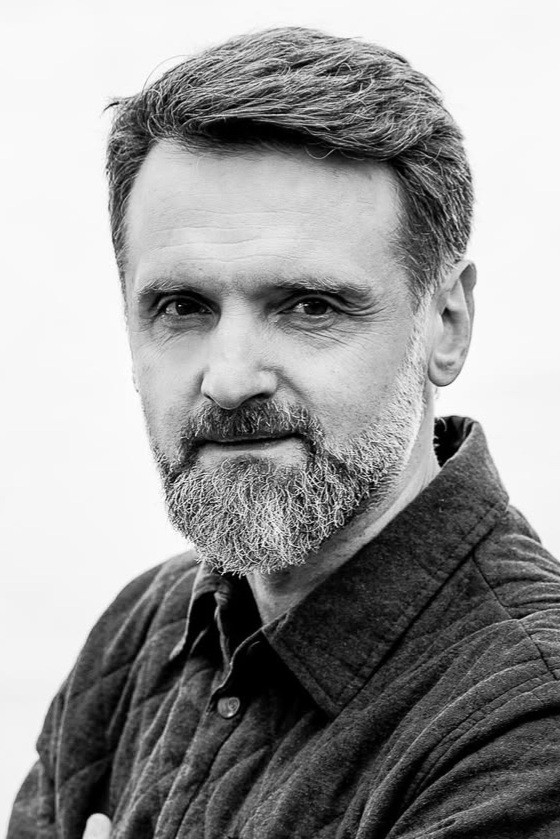 Giannis Voglis backdrop