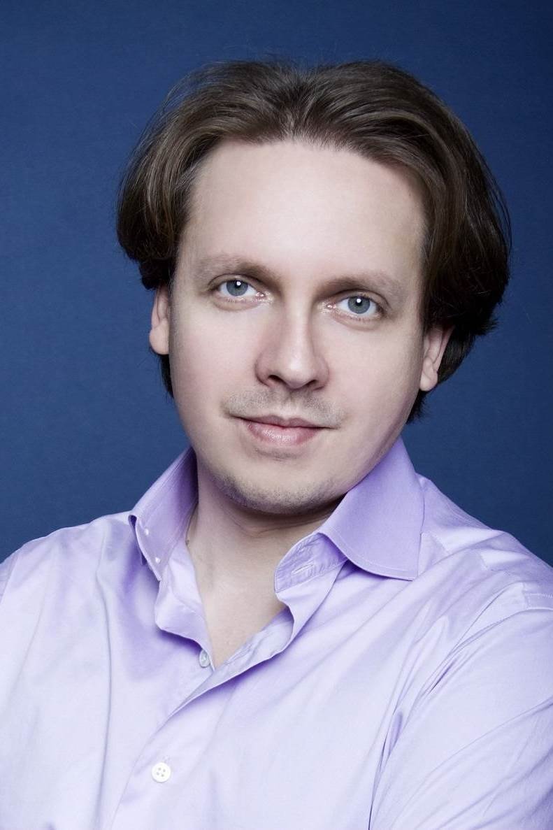 Monika Kiss backdrop