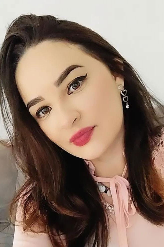 Hui Ying-Ying backdrop