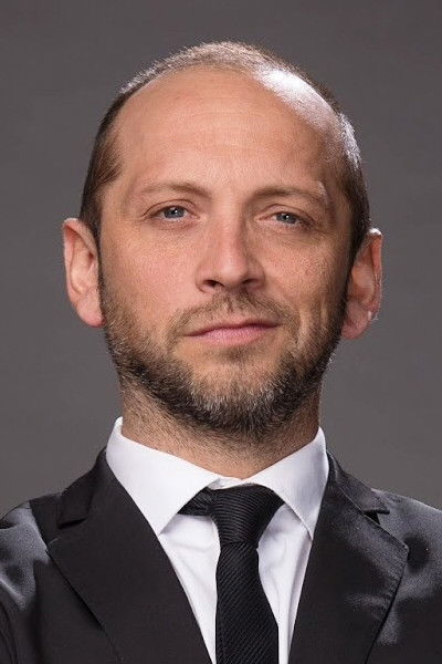 Sebastián Layseca backdrop