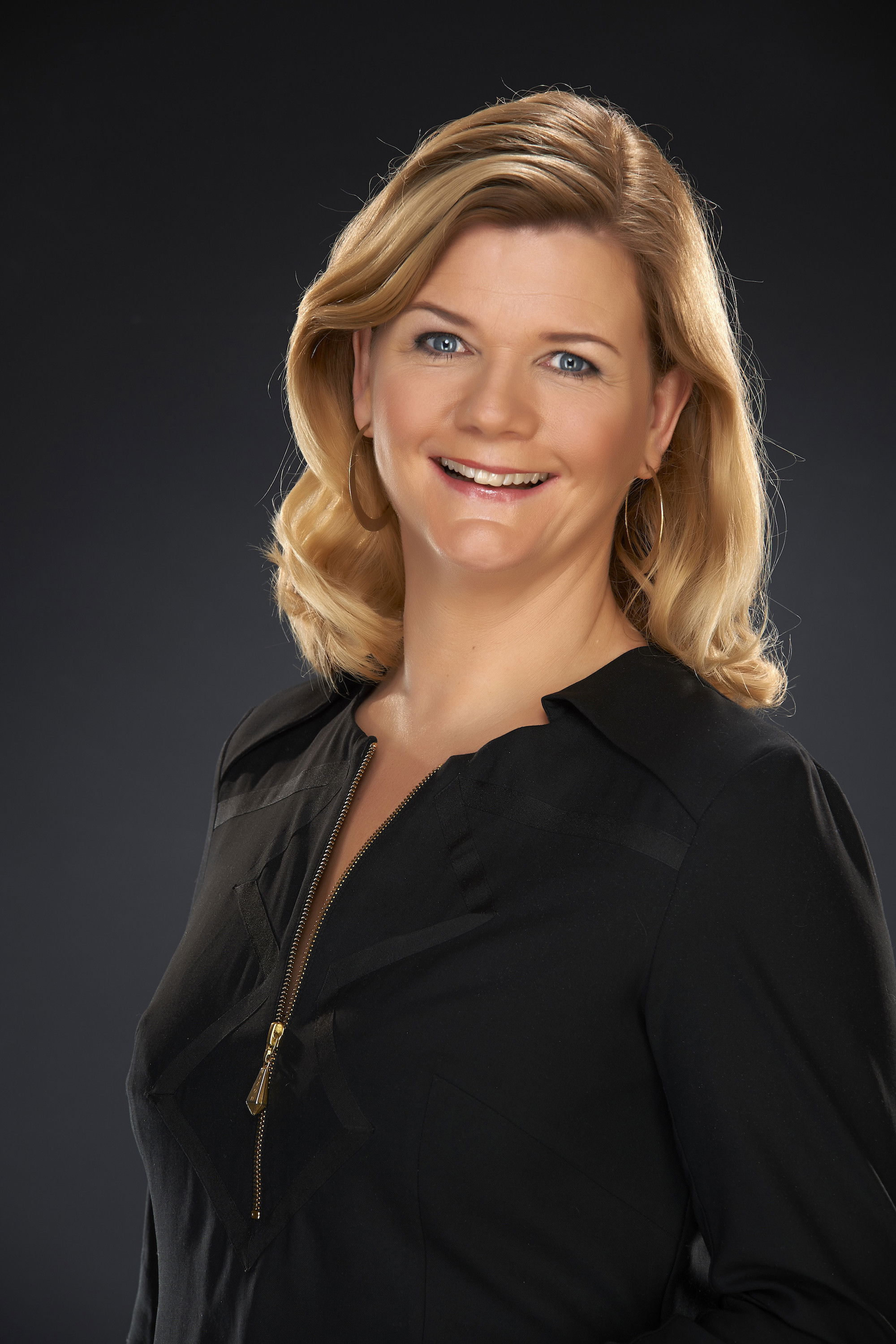 Anne Lindmo backdrop