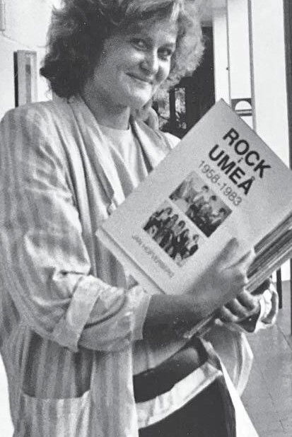 Liao Weiwei backdrop