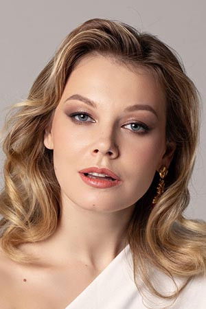 Tina Tarusina backdrop