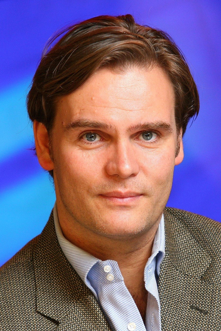 Amaro Gómez-Pablos backdrop