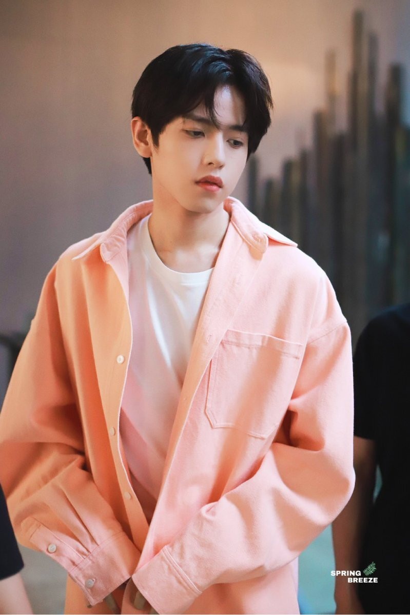 Hu Chunyang backdrop