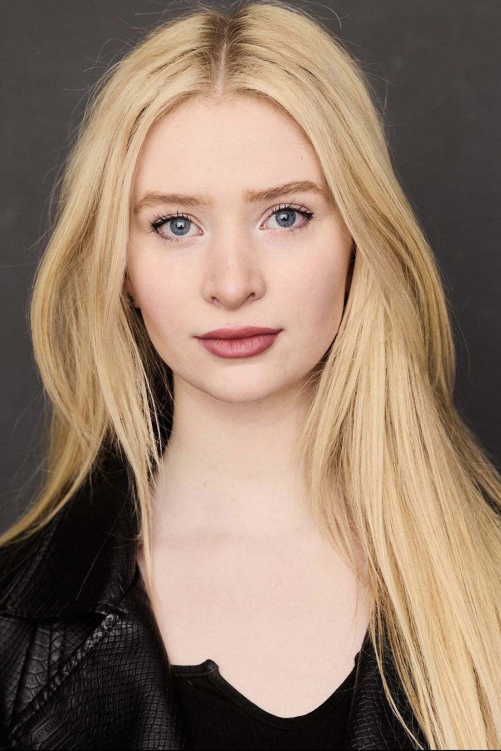 Kostas Apostolakis backdrop