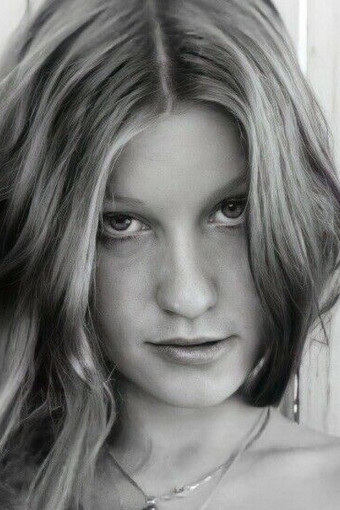 Roberta Pedon backdrop