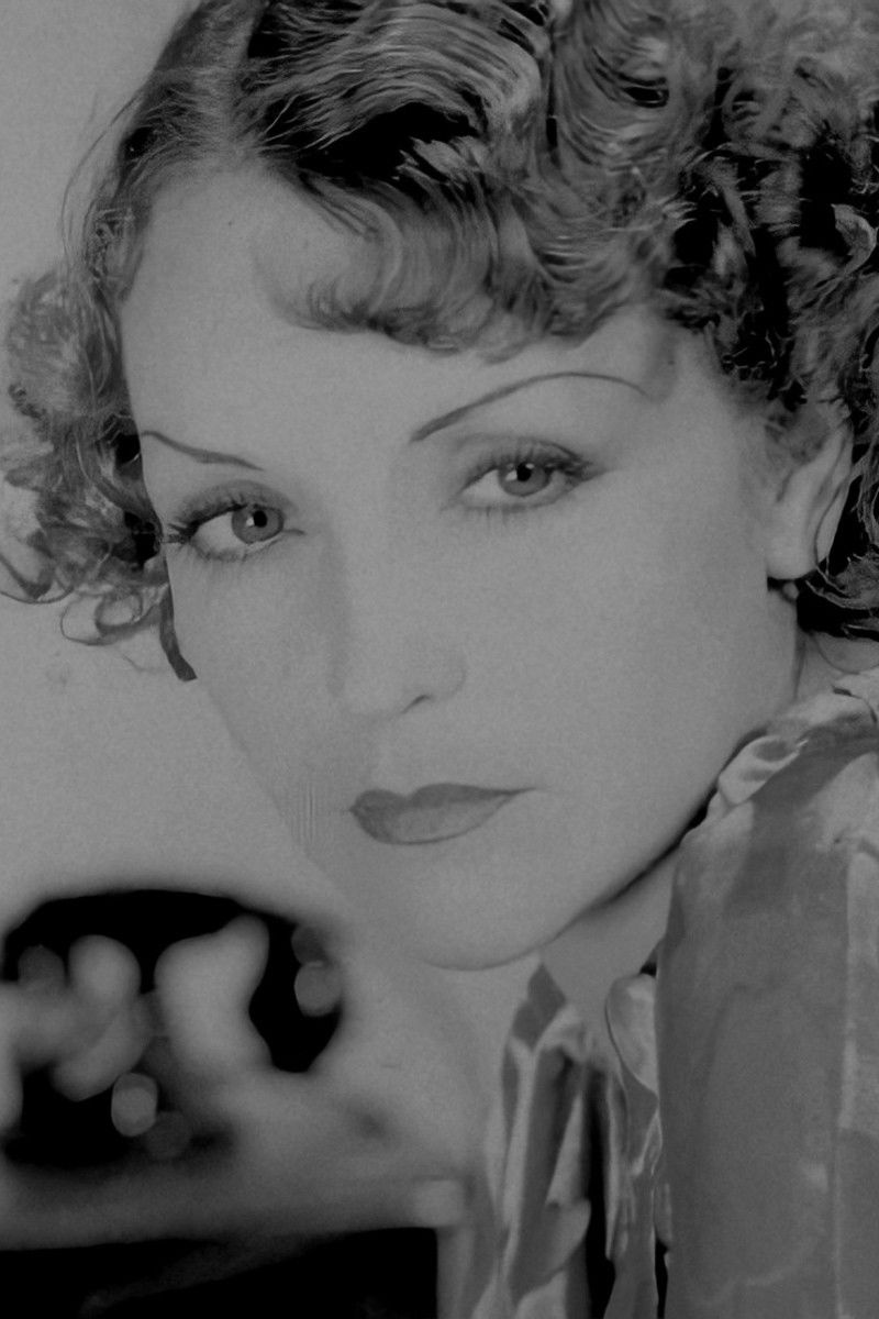 Adela Sequeyro backdrop