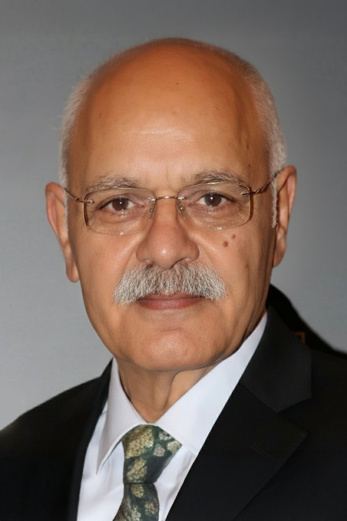 Demir Karahan backdrop