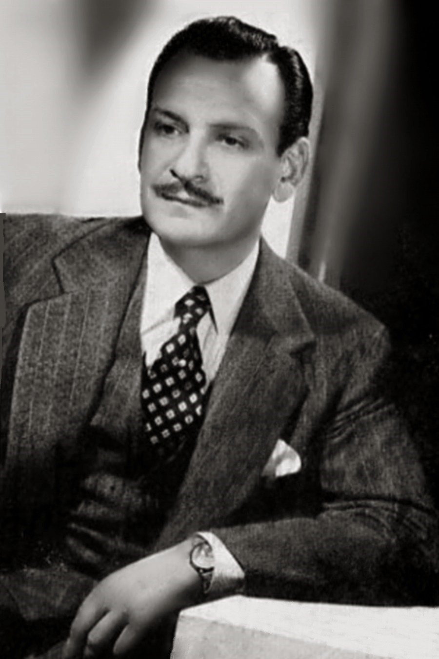 Santiago Gómez Cou backdrop