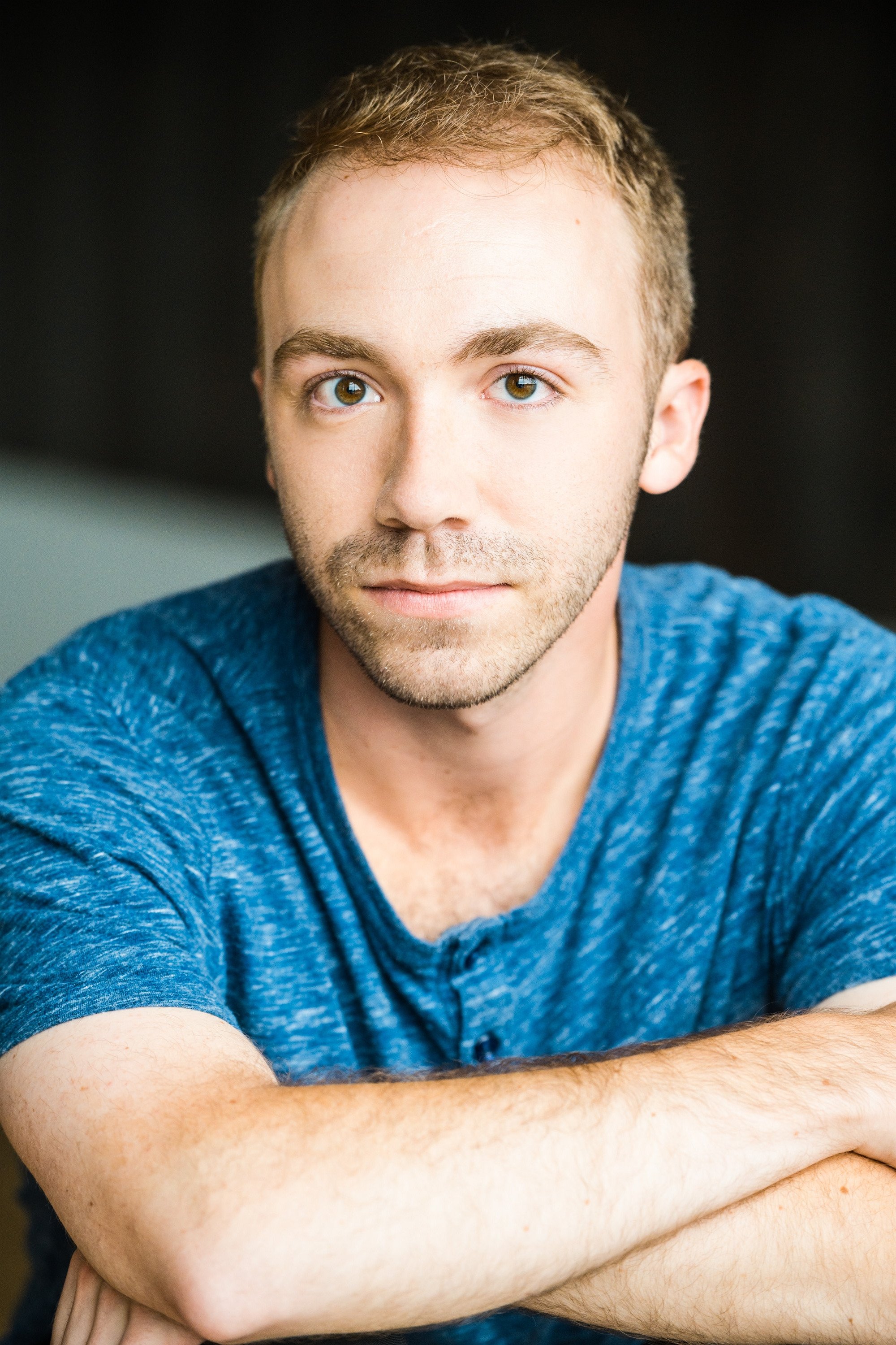 Émilien Néron backdrop