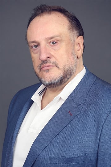 Fernando Albizu backdrop