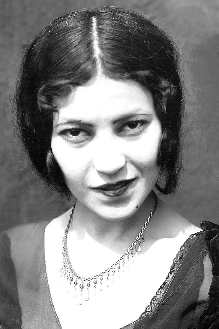 Ynez Seabury backdrop