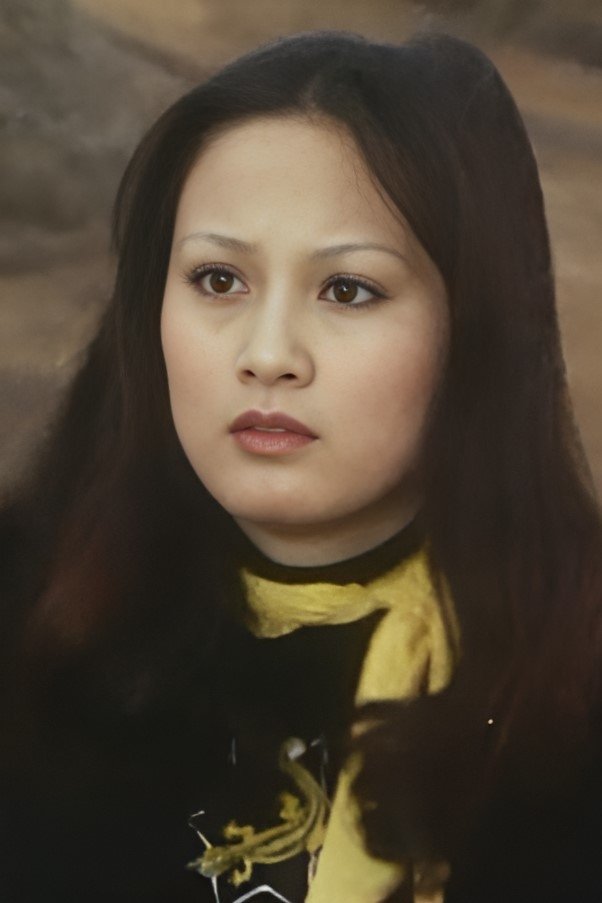 Hitomi Kozue backdrop